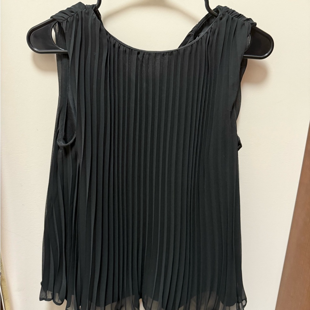 Elegant Black Pleated Sleeveless Top